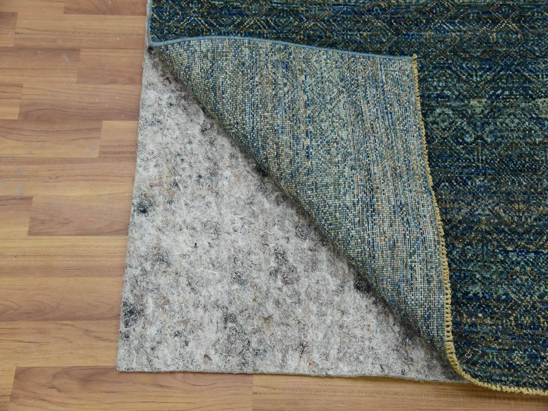 Modern / Contemporary hand-knotted wool runner in Green, 2'6" x 10'1", SKU O079672
