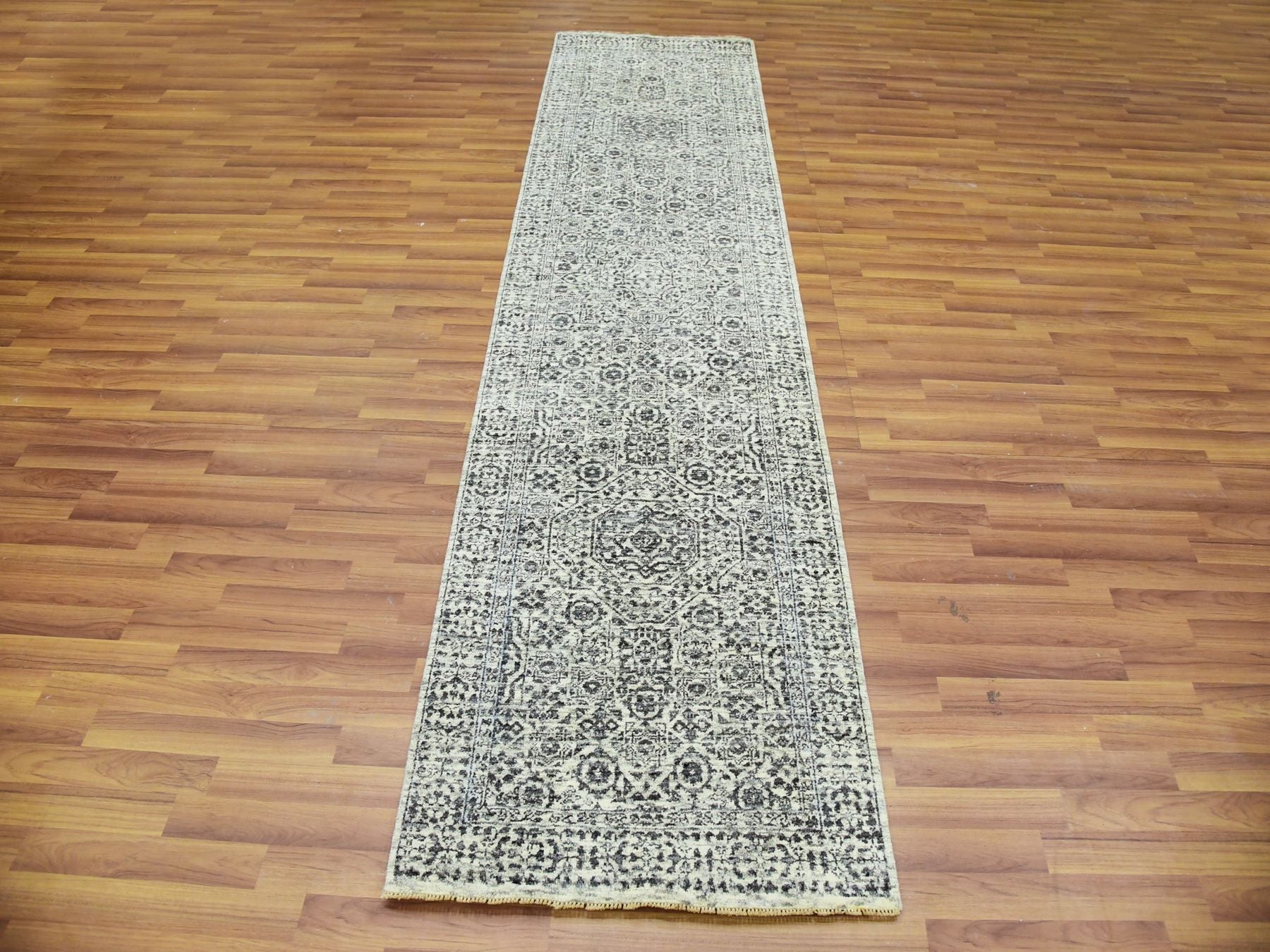 Ivory 2'8" x 10'0" Traditional Hand knotted Wool Rug - Sku: O079684