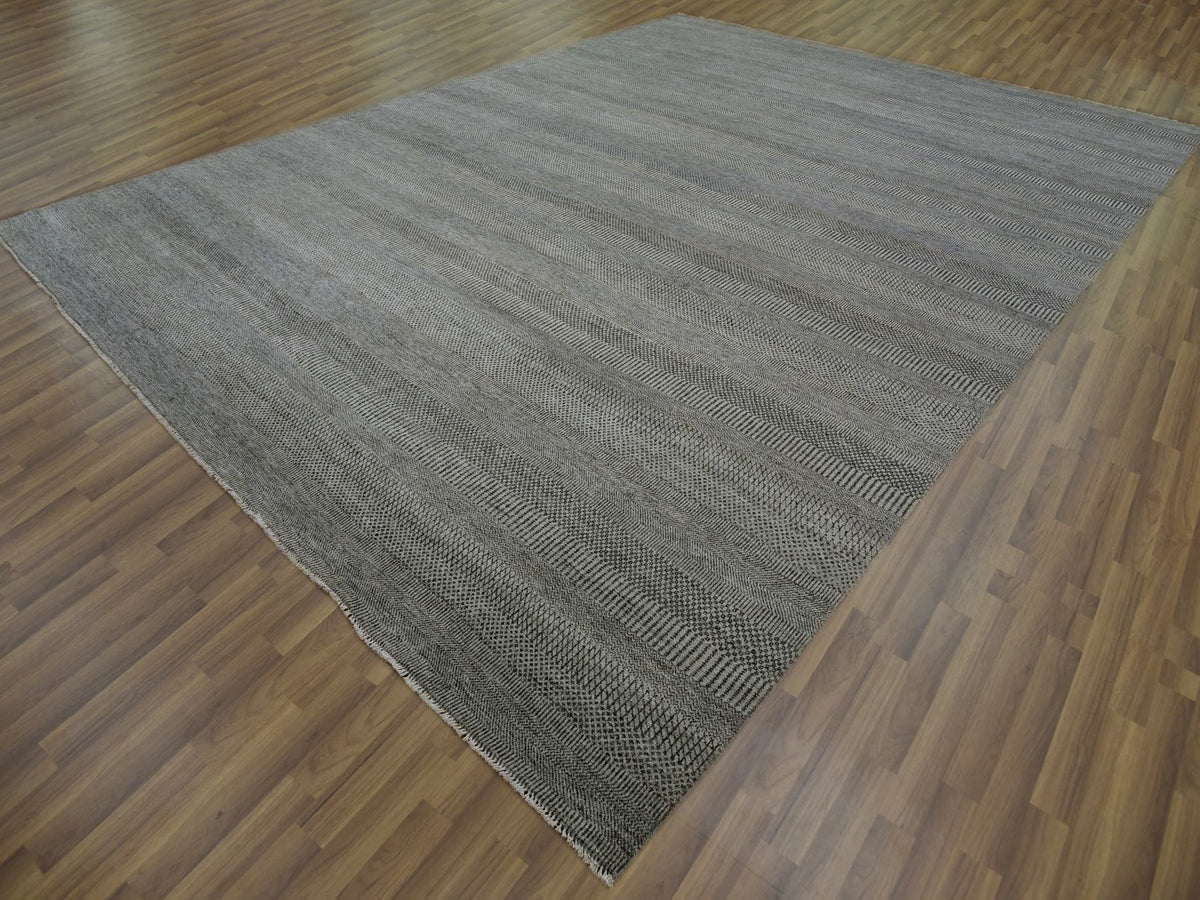 Modern / Contemporary hand-knotted wool rug in Gray, 13'11" x 18'1" — SKU O079692 (view 3)