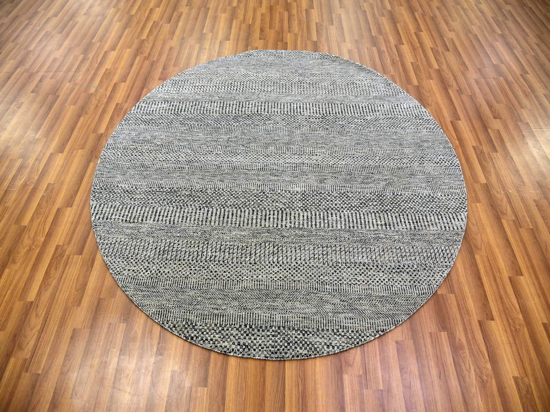 Modern / Contemporary hand-knotted wool rug in Gray, 6' x 6' — SKU O079695 (view 2)