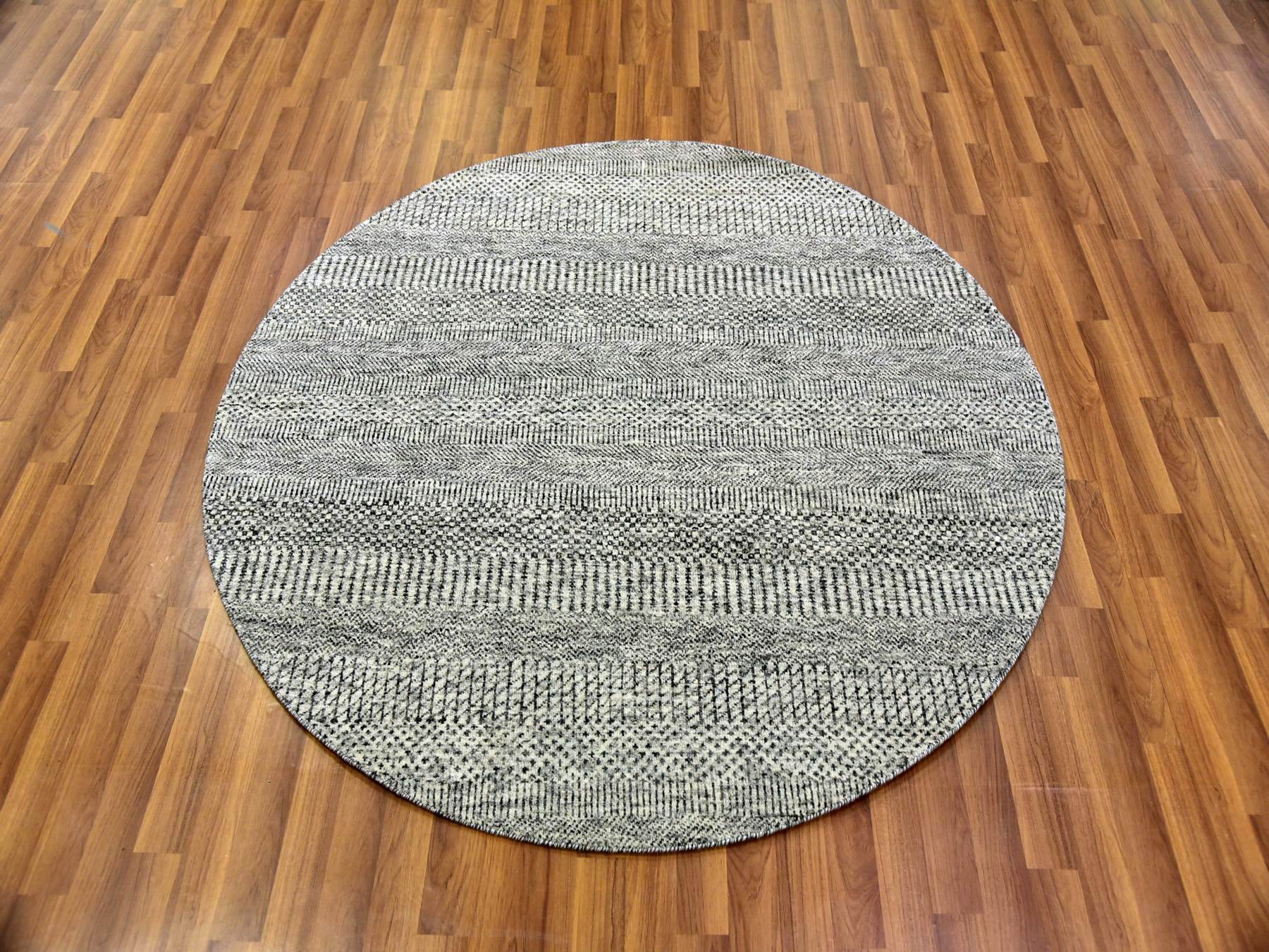 Modern / Contemporary hand-knotted wool rug in Gray, 4'10" x 4'11" — SKU O079696 (view 2)