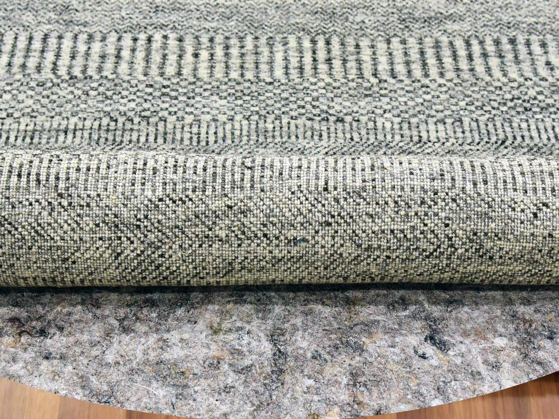Modern / Contemporary hand-knotted wool rug in Gray, 4'10" x 4'11" — SKU O079696 (view 3)