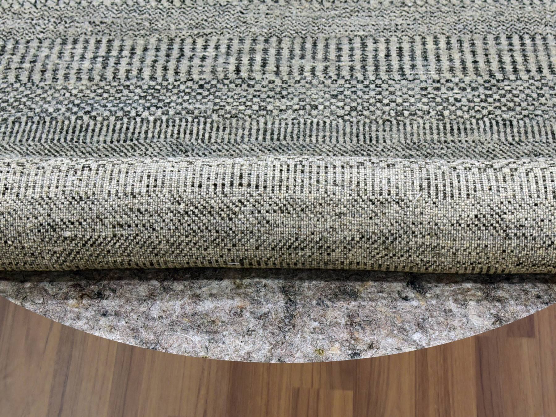 Modern / Contemporary hand-knotted wool rug in Gray, 4'8" x 4'8" — SKU O079697 (view 3)