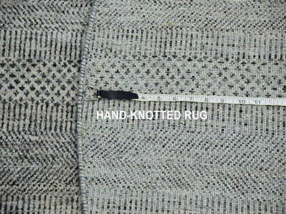 Modern / Contemporary hand-knotted wool rug in Gray, 4'8" x 4'8" — SKU O079697 (view 7)
