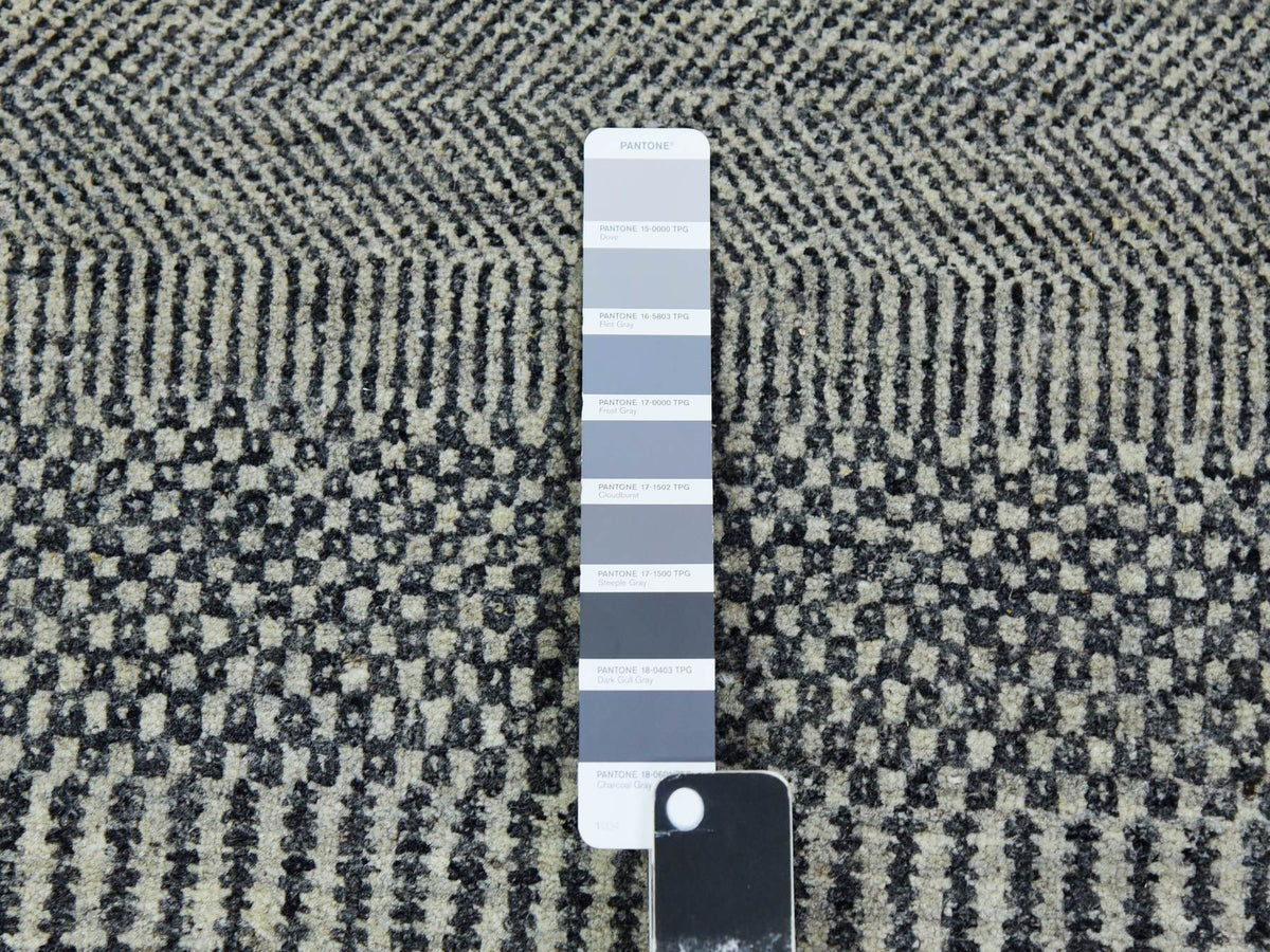 Modern / Contemporary hand-knotted wool runner in Gray, 2'7" x 26'3" — SKU O079701 (view 4)