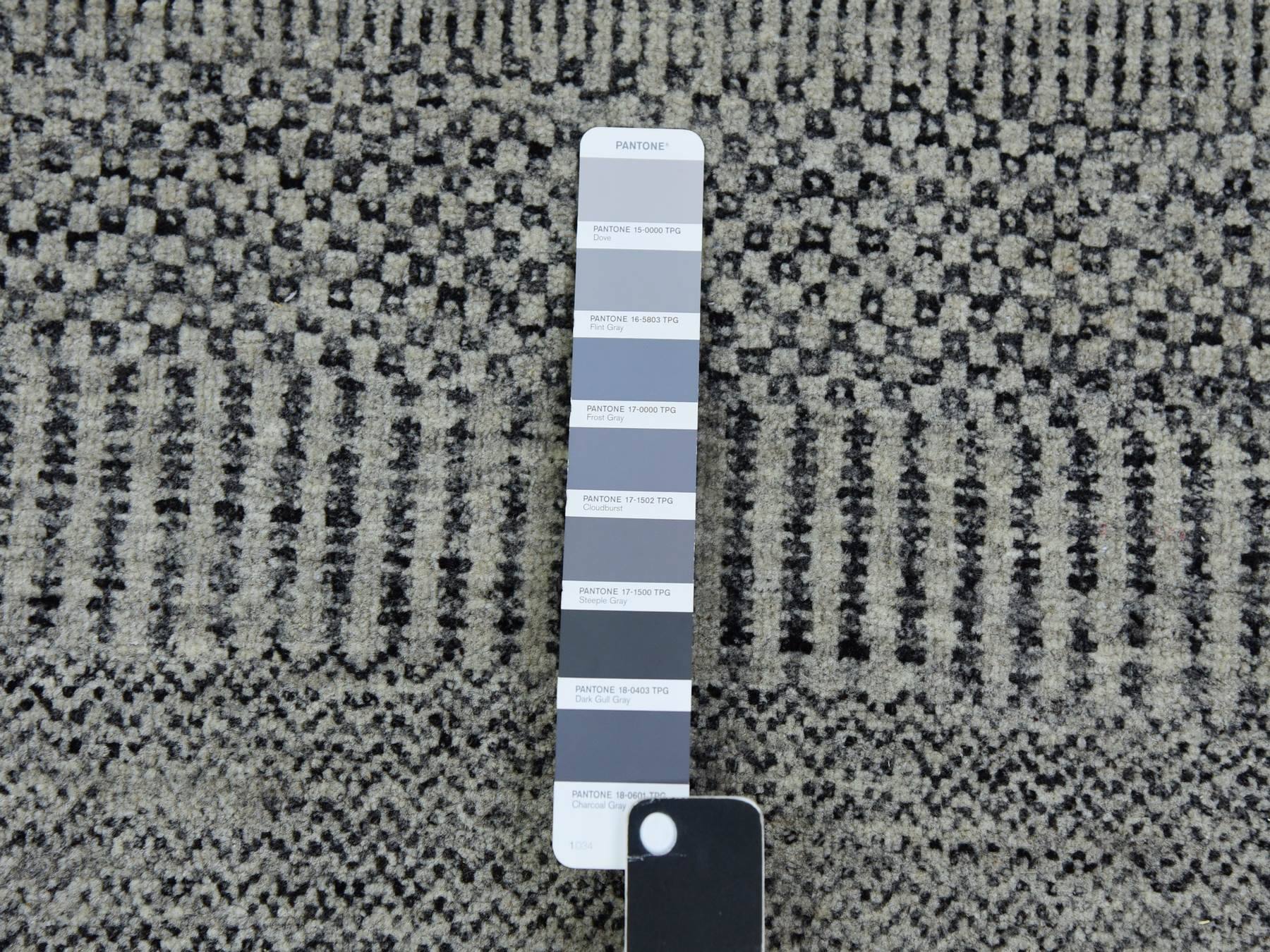 Modern / Contemporary hand-knotted wool runner in Gray, 2'7" x 22'1" — SKU O079702 (view 4)