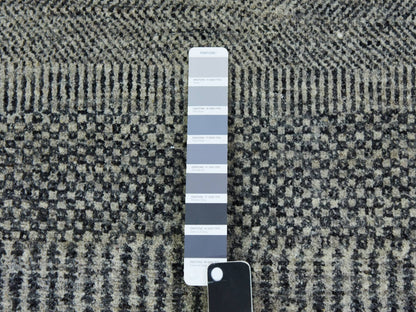 Modern / Contemporary hand-knotted wool runner in Gray, 2'6" x 9'11" — SKU O079705 (view 4)