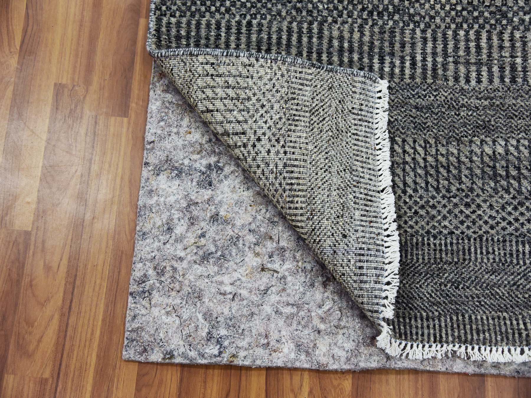 Modern / Contemporary hand-knotted wool runner in Gray, 2'6" x 9'11" — SKU O079706 (view 3)
