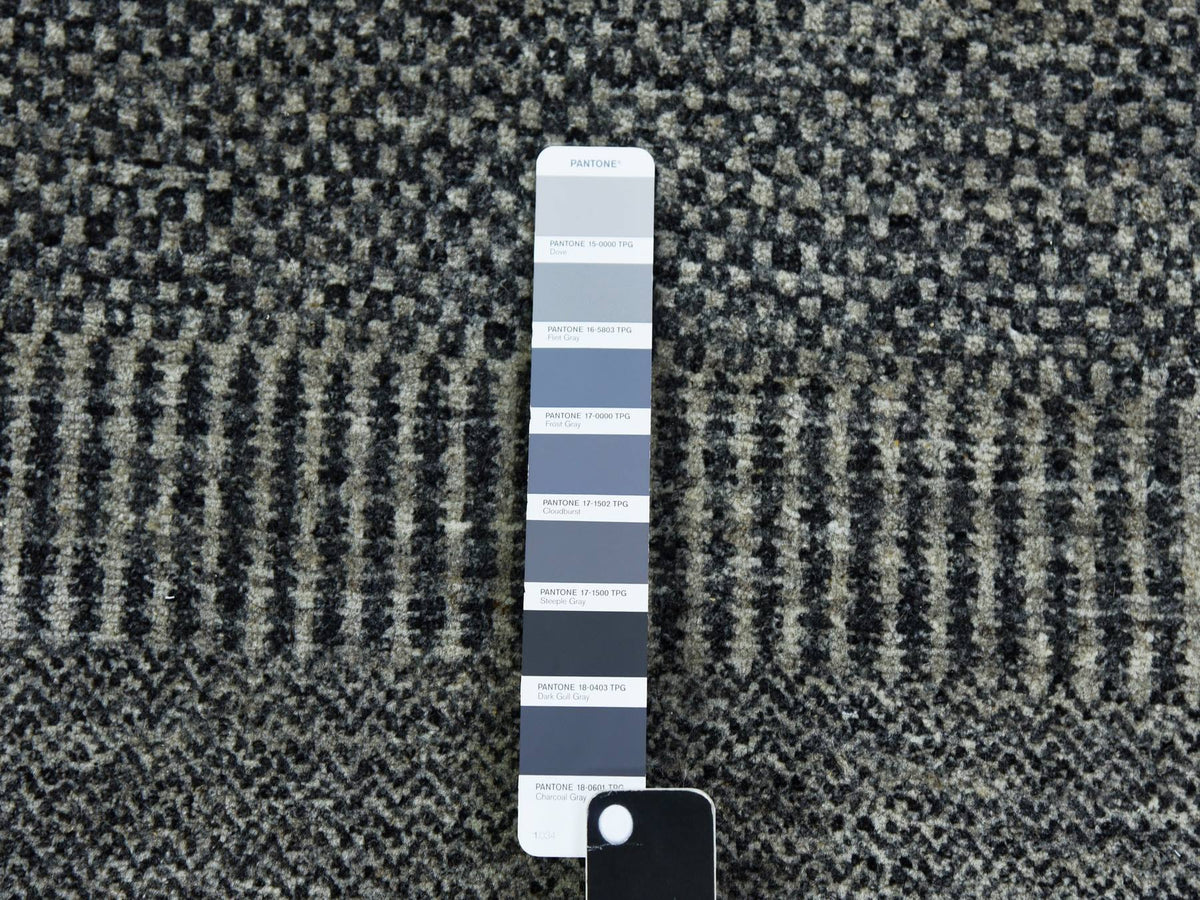 Modern / Contemporary hand-knotted wool runner in Gray, 2'6" x 9'11" — SKU O079706 (view 4)
