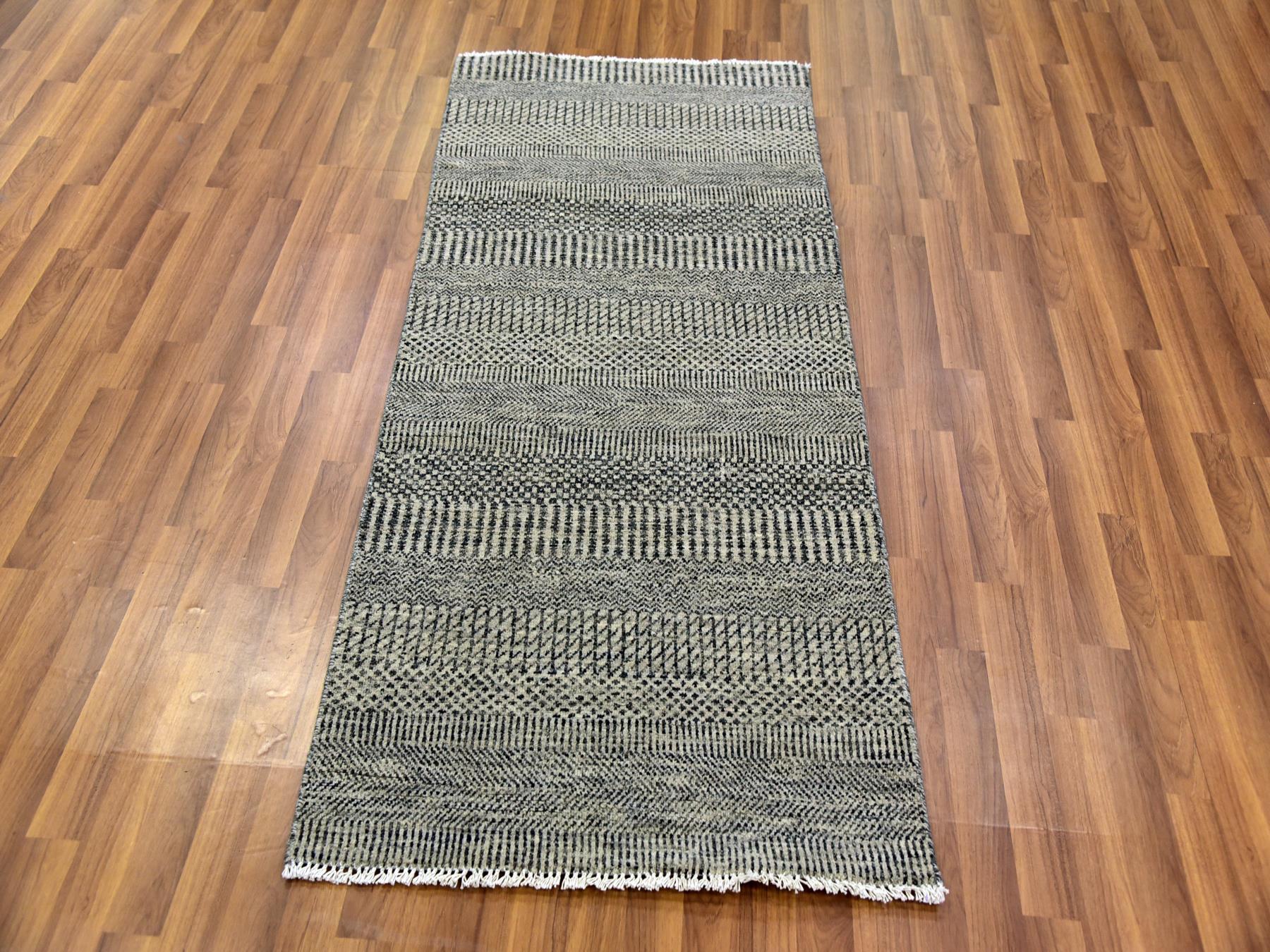 Modern / Contemporary hand-knotted wool runner in Gray, 2'6" x 5'10" — SKU O079708 (view 2)