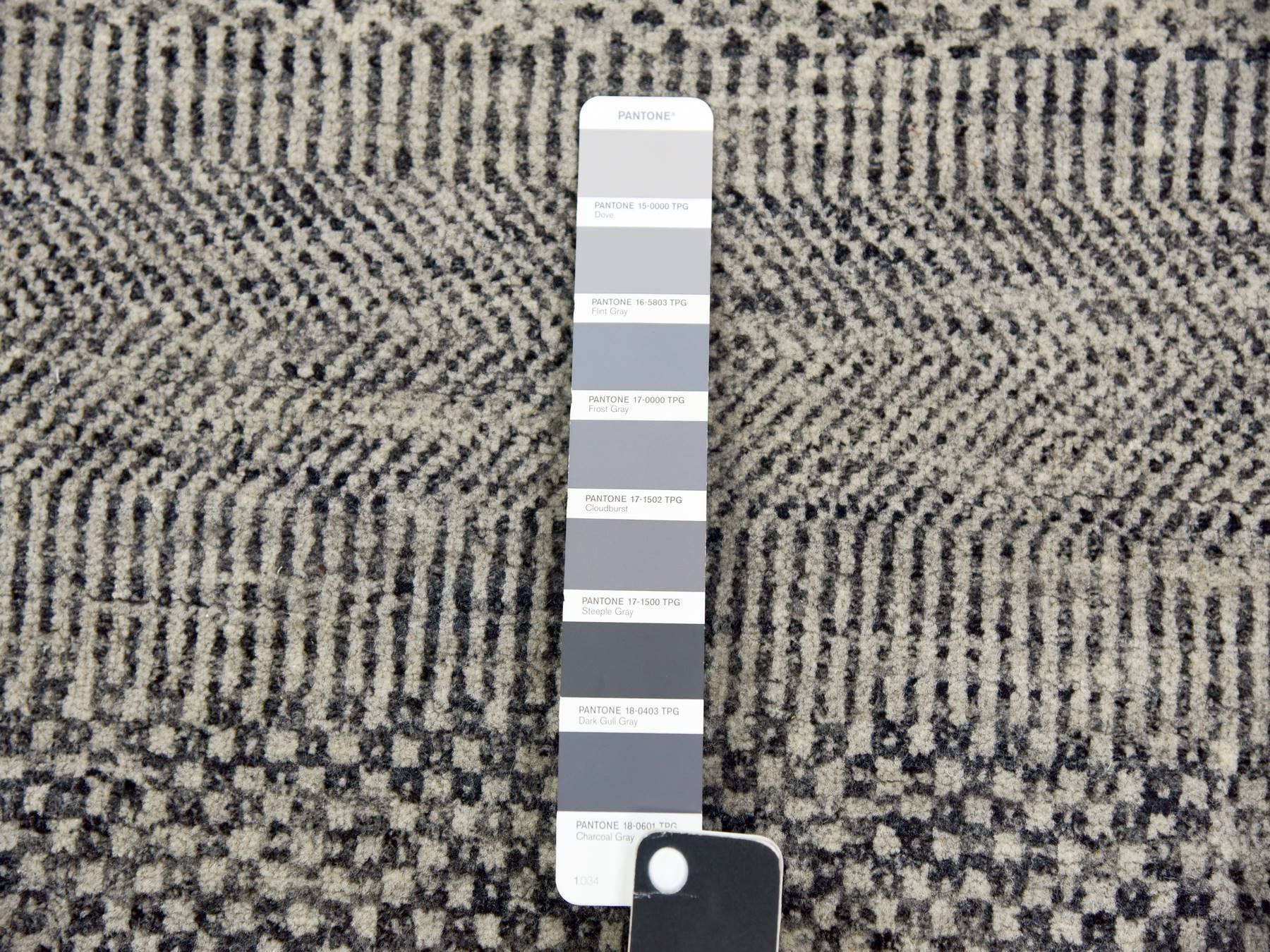 Modern / Contemporary hand-knotted wool runner in Gray, 2'6" x 5'10" — SKU O079708 (view 4)