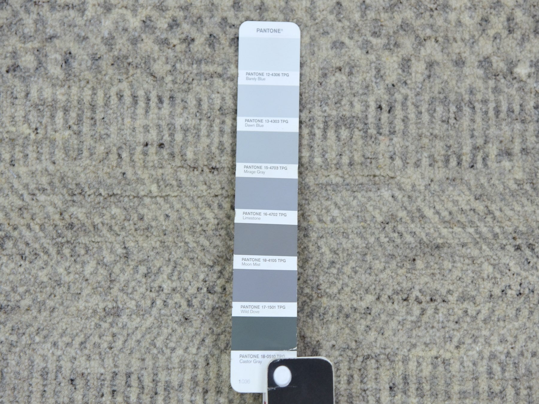 Modern / Contemporary hand-knotted wool rug in Gray, 5'11" x 6' — SKU O079715 (view 4)