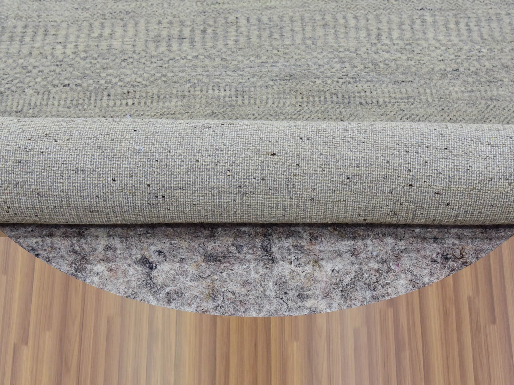 Modern / Contemporary hand-knotted wool rug in Gray, 4'10" x 4'10" — SKU O079716 (view 3)