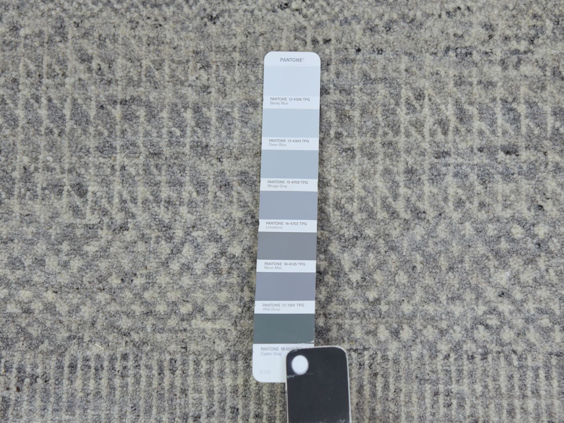 Modern / Contemporary hand-knotted wool runner in Gray, 2'5" x 18'6" — SKU O079723 (view 4)