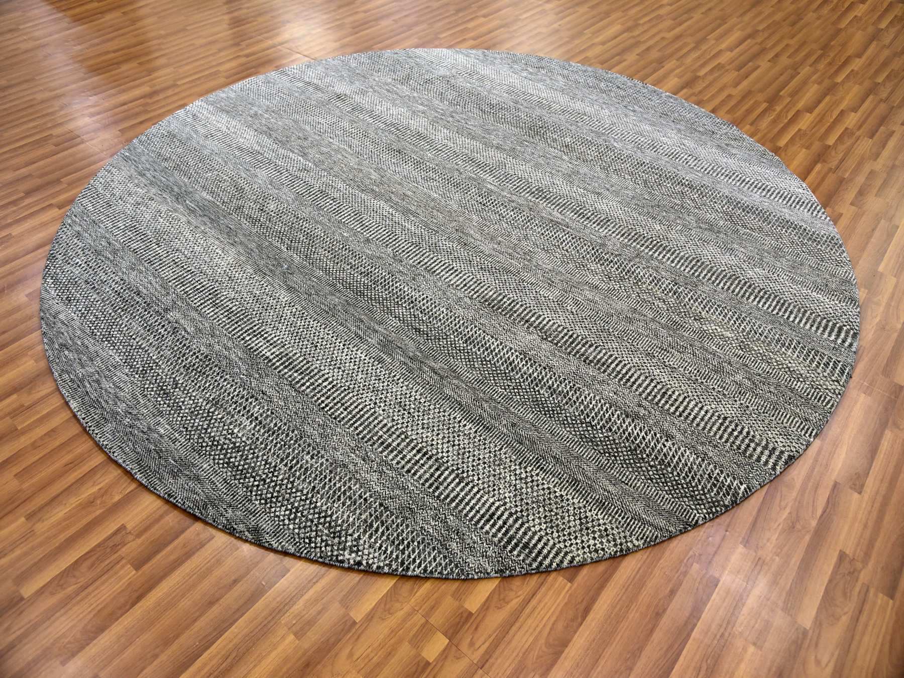 Modern / Contemporary hand-knotted wool rug in Gray, 9'8" x 9'8" — SKU O079728 (view 3)