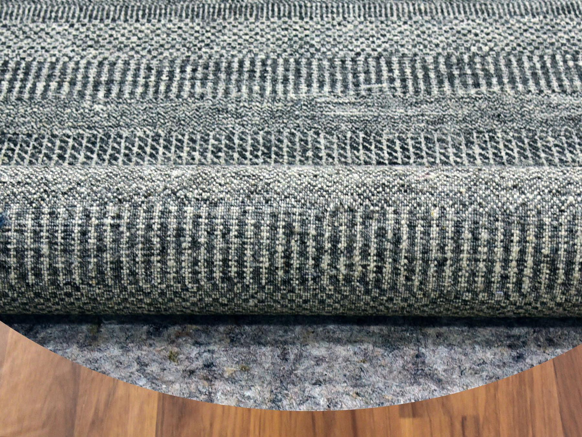Modern / Contemporary hand-knotted wool rug in Gray, 9'8" x 9'8" — SKU O079728 (view 4)