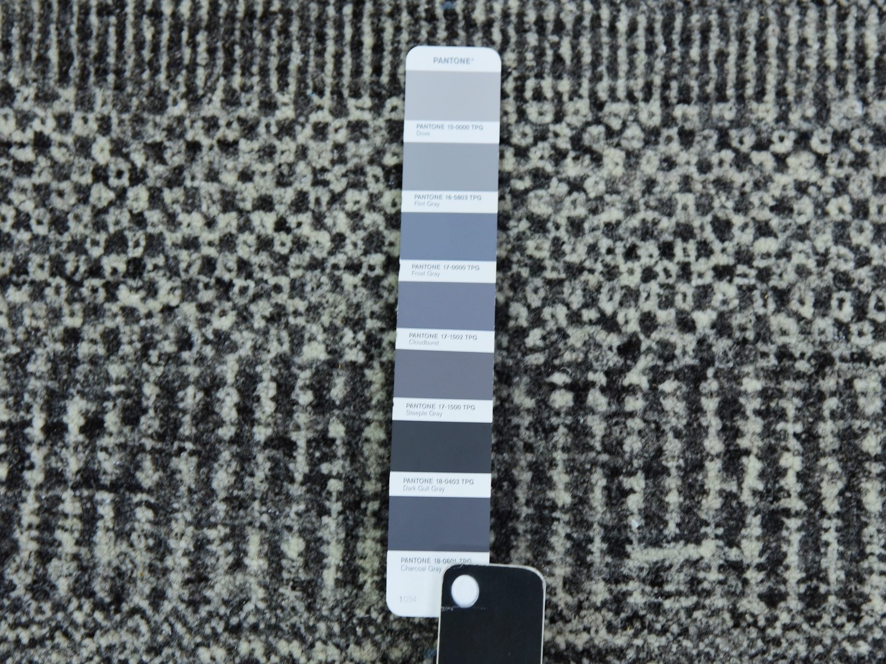 Modern / Contemporary hand-knotted wool rug in Gray, 9'8" x 9'8" — SKU O079728 (view 7)