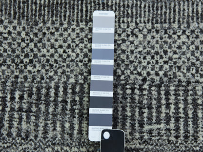 Modern / Contemporary hand-knotted wool rug in Gray, 9'8" x 9'8" — SKU O079728 (view 7)