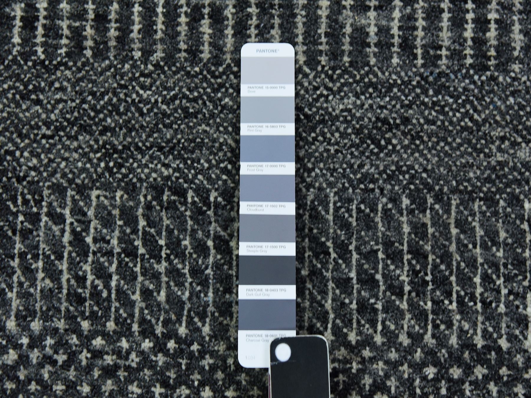 Modern / Contemporary hand-knotted wool runner in Gray, 2'7" x 26'2" — SKU O079731 (view 4)