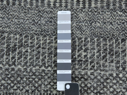 Modern / Contemporary hand-knotted wool runner in Gray, 2'7" x 19'11" — SKU O079732 (view 4)