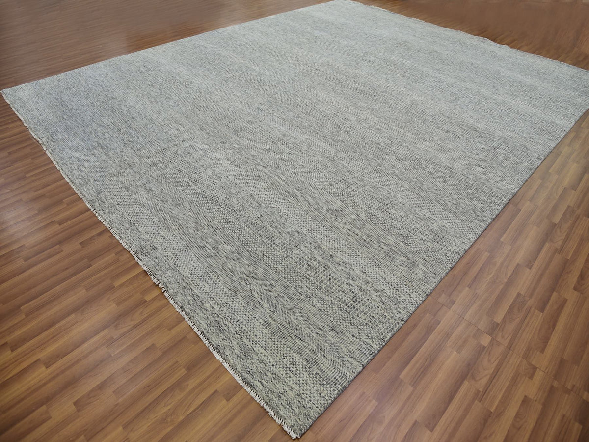 Modern / Contemporary hand-knotted wool rug in Gray, 12'2" x 15'4" — SKU O079738 (view 3)