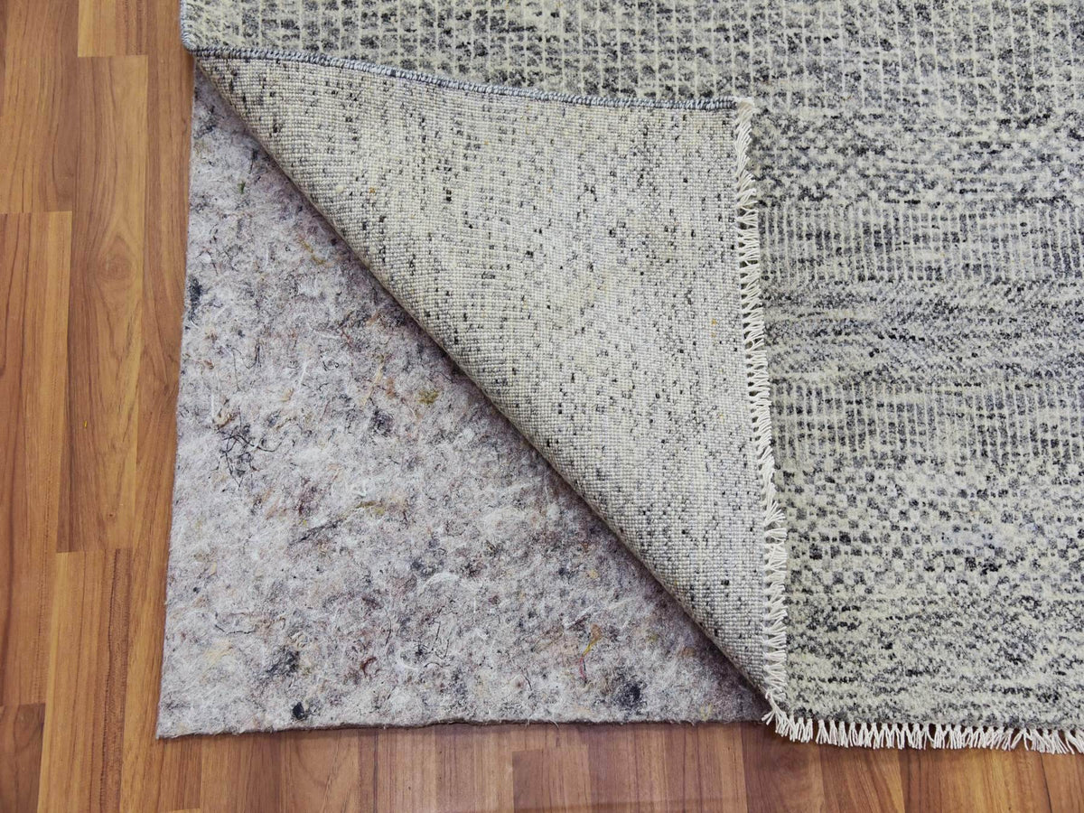 Modern / Contemporary hand-knotted wool rug in Gray, 12'2" x 15'4" — SKU O079738 (view 4)