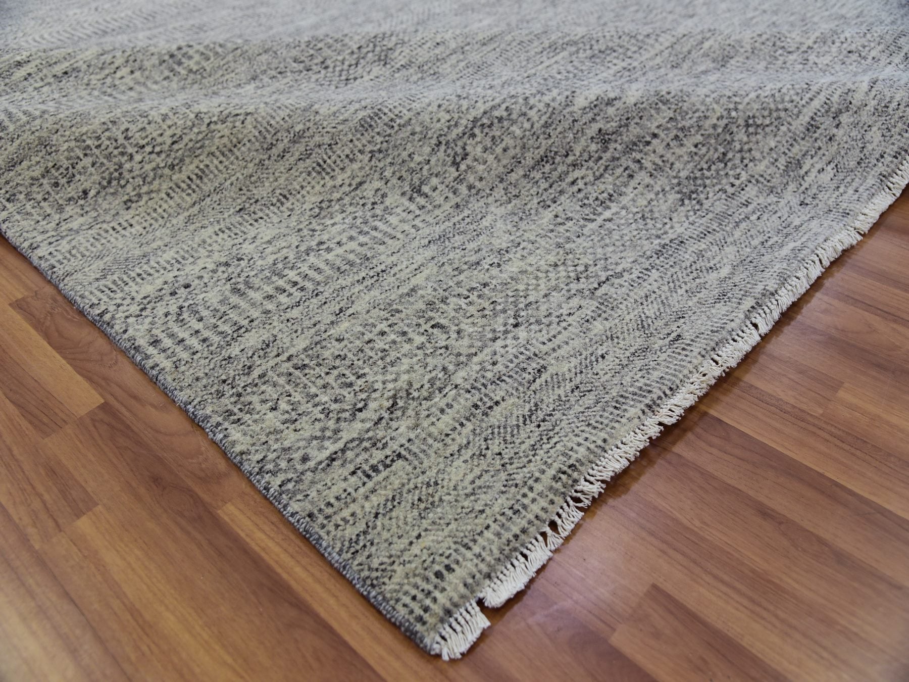 Modern / Contemporary hand-knotted wool rug in Gray, 10' x 13'10" — SKU O079739 (view 6)