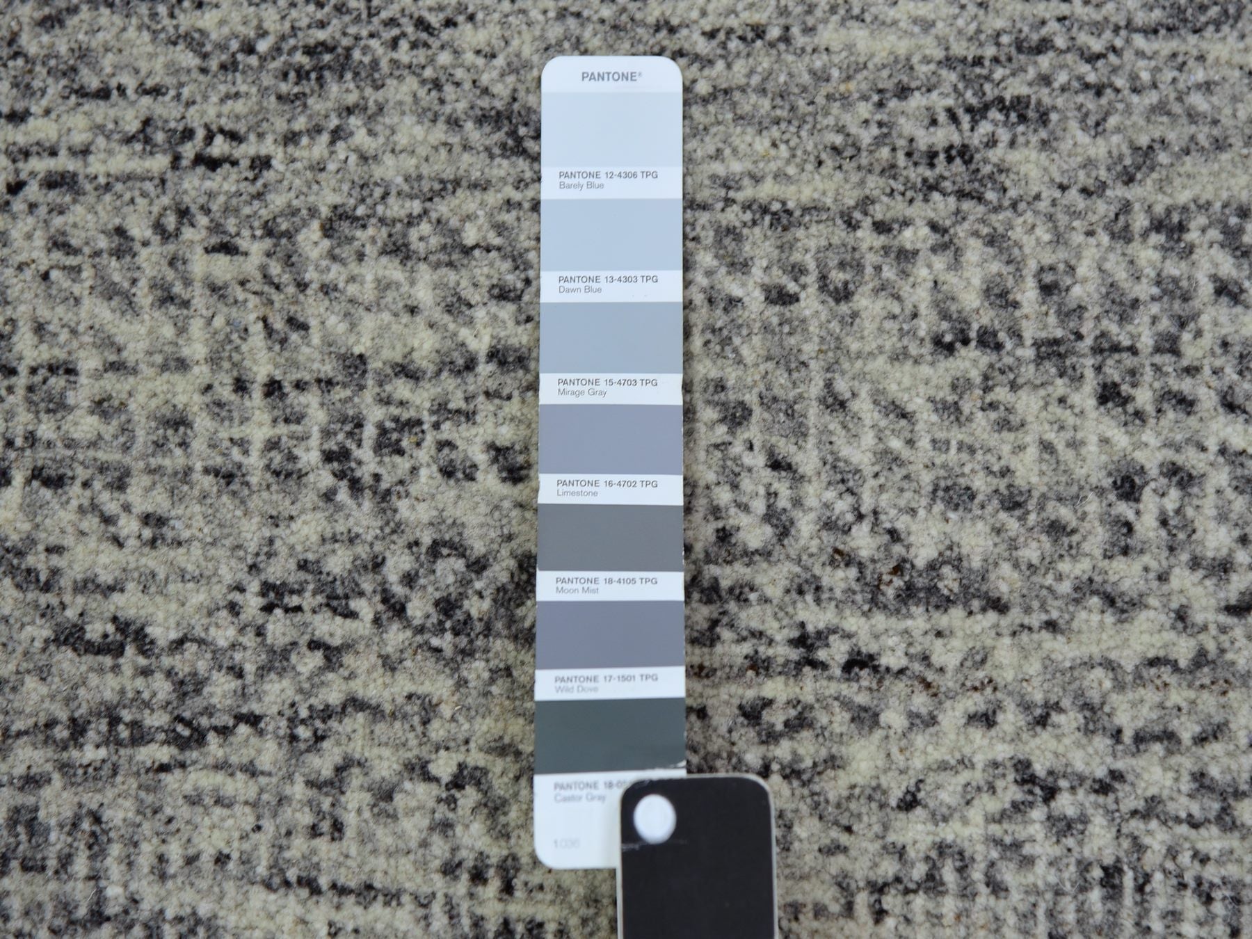 Modern / Contemporary hand-knotted wool rug in Gray, 10' x 13'10" — SKU O079739 (view 7)