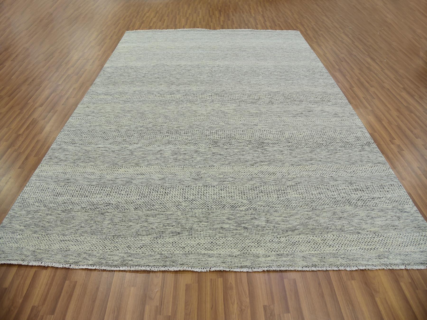 Modern / Contemporary hand-knotted wool rug in Gray, 9' x 12'4" — SKU O079741 (view 2)