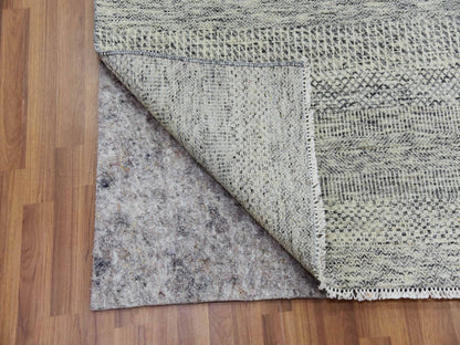 Modern / Contemporary hand-knotted wool rug in Gray, 9' x 12'4" — SKU O079741 (view 4)
