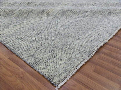 Modern / Contemporary hand-knotted wool rug in Gray, 9' x 12'4" — SKU O079741 (view 6)