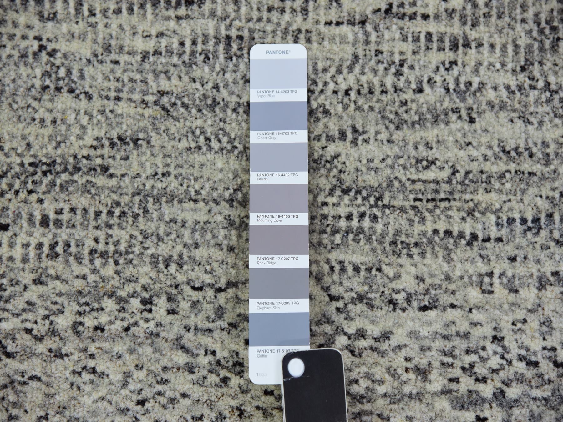 Modern / Contemporary hand-knotted wool rug in Gray, 4' x 6'2" — SKU O079743 (view 4)