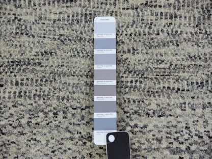 Modern / Contemporary hand-knotted wool rug in Gray, 4' x 6'2" — SKU O079743 (view 4)