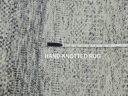 Grey 4'10" x 4'10" Modern / Contemporary Hand knotted Wool Rug - Sku: O079746