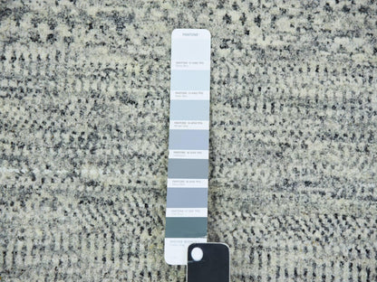 Modern / Contemporary hand-knotted wool rug in Gray, 3' x 5'6" — SKU O079747 (view 4)