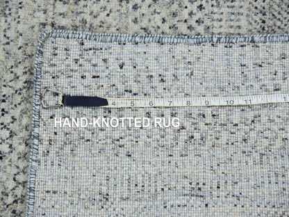 Modern / Contemporary hand-knotted wool rug in Gray, 3' x 5'6" — SKU O079747 (view 7)