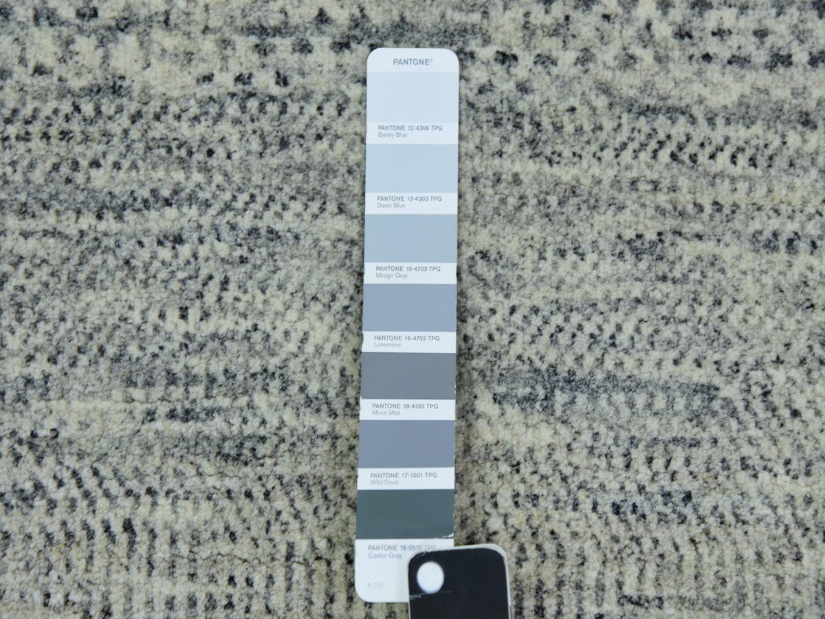 Modern / Contemporary hand-knotted wool rug in Gray, 3' x 5'6" — SKU O079749 (view 4)