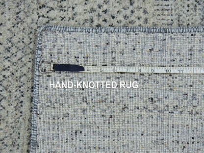Modern / Contemporary hand-knotted wool rug in Gray, 3' x 5'6" — SKU O079749 (view 7)