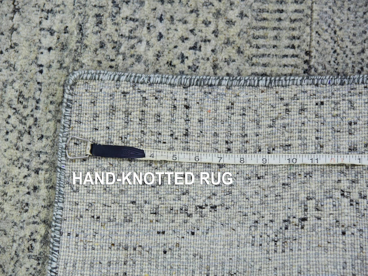 Modern / Contemporary hand-knotted wool rug in Gray, 3'1" x 5'7" — SKU O079750 (view 7)