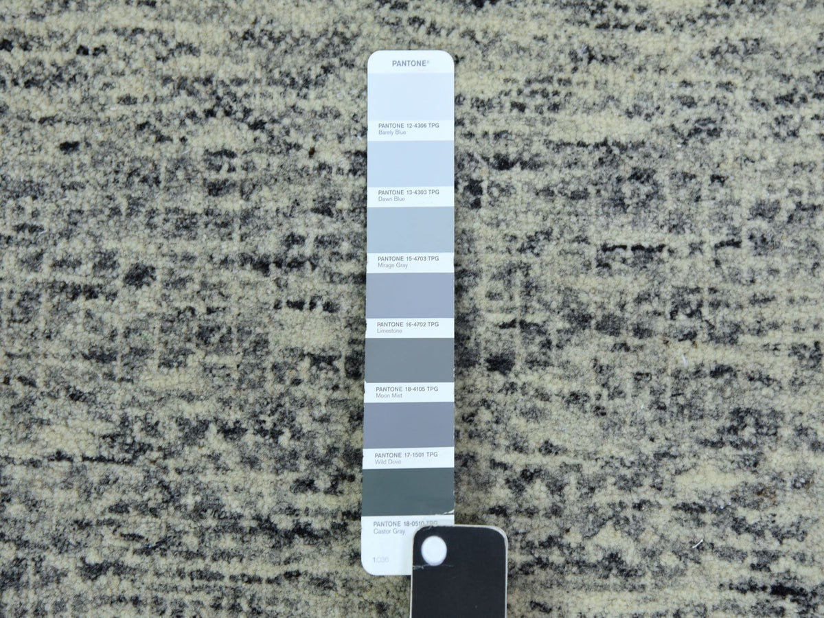 Modern / Contemporary hand-knotted wool runner in Gray, 2'5" x 29'7" — SKU O079751 (view 4)