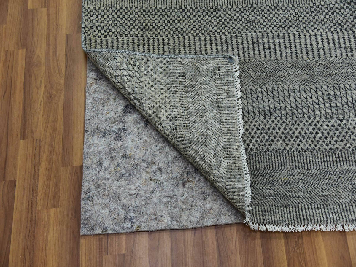 Modern / Contemporary hand-knotted wool rug in Gray, 11'11" x 11'11" — SKU O079755 (view 4)