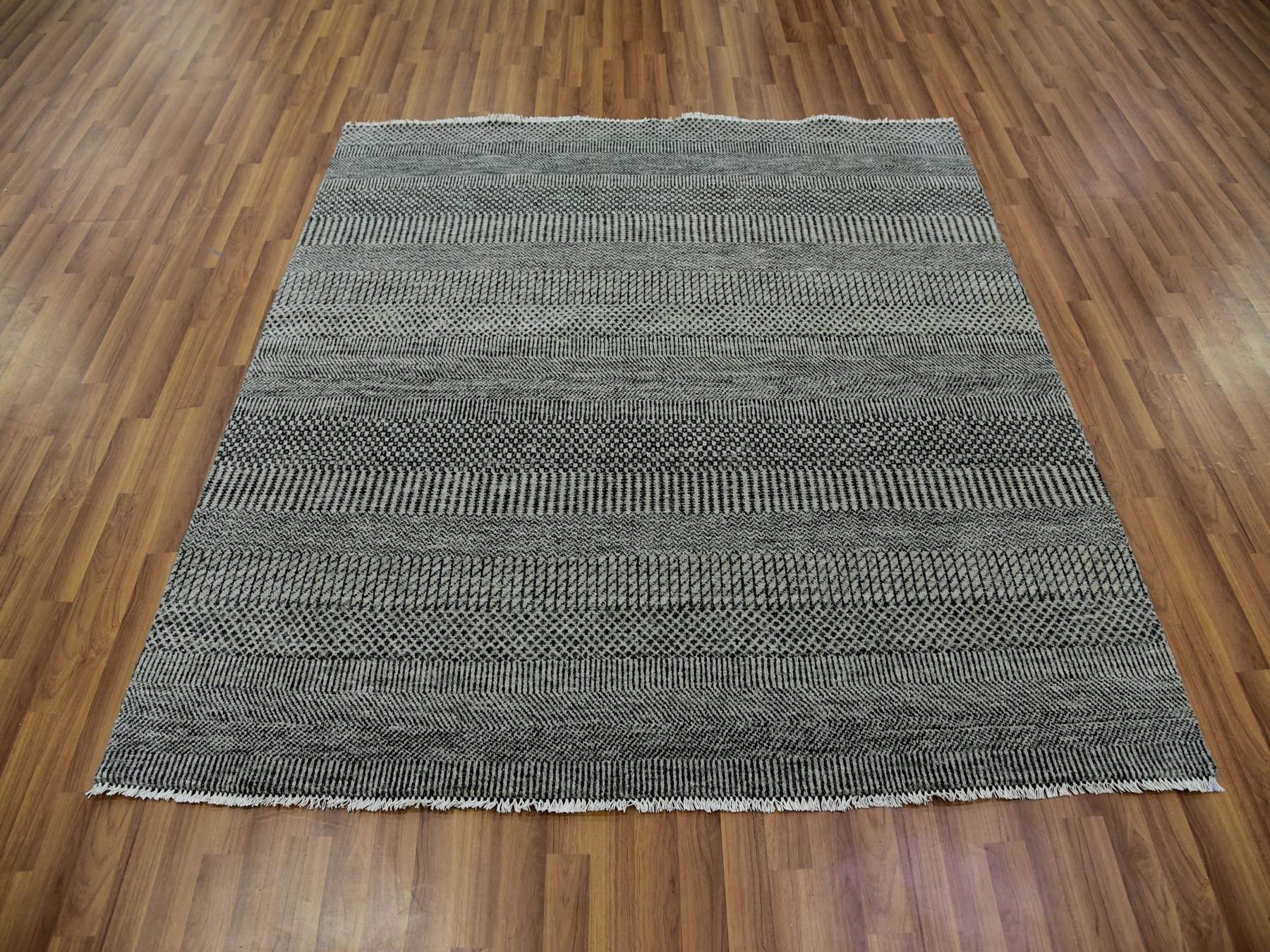 Modern / Contemporary hand-knotted wool rug in Gray, 5'10" x 5'10" — SKU O079759 (view 2)
