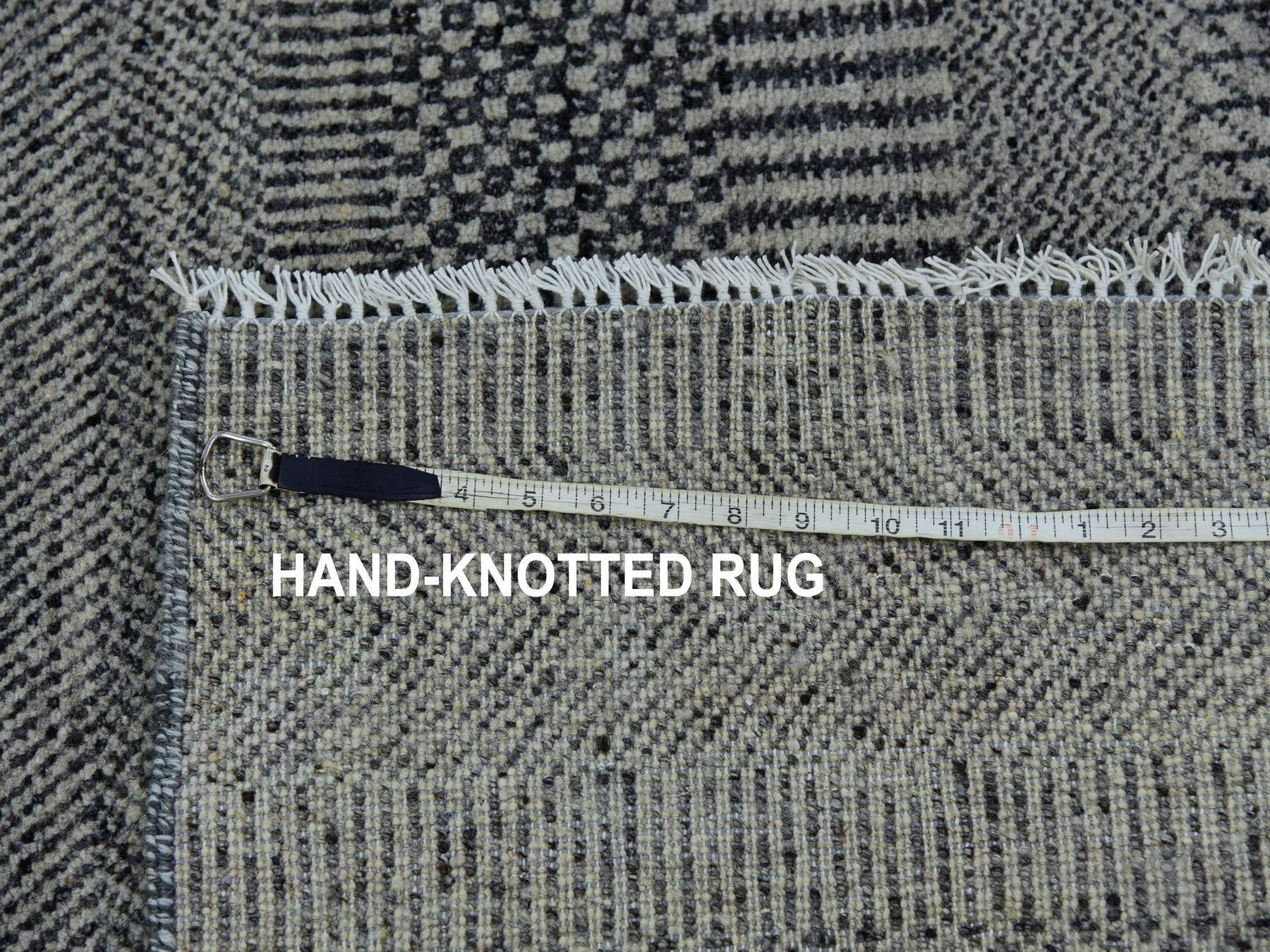 Modern / Contemporary hand-knotted wool rug in Gray, 5'10" x 5'10" — SKU O079759 (view 7)