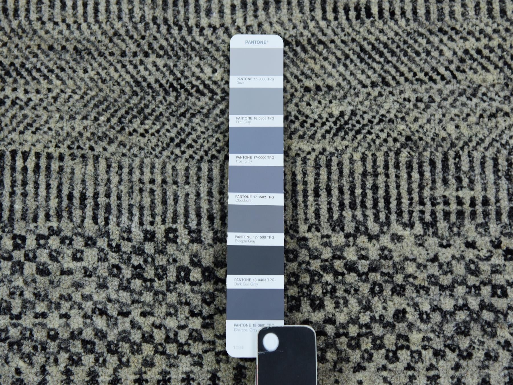 Modern / Contemporary hand-knotted wool rug in Gray, 12'1" x 12'1" — SKU O079761 (view 7)