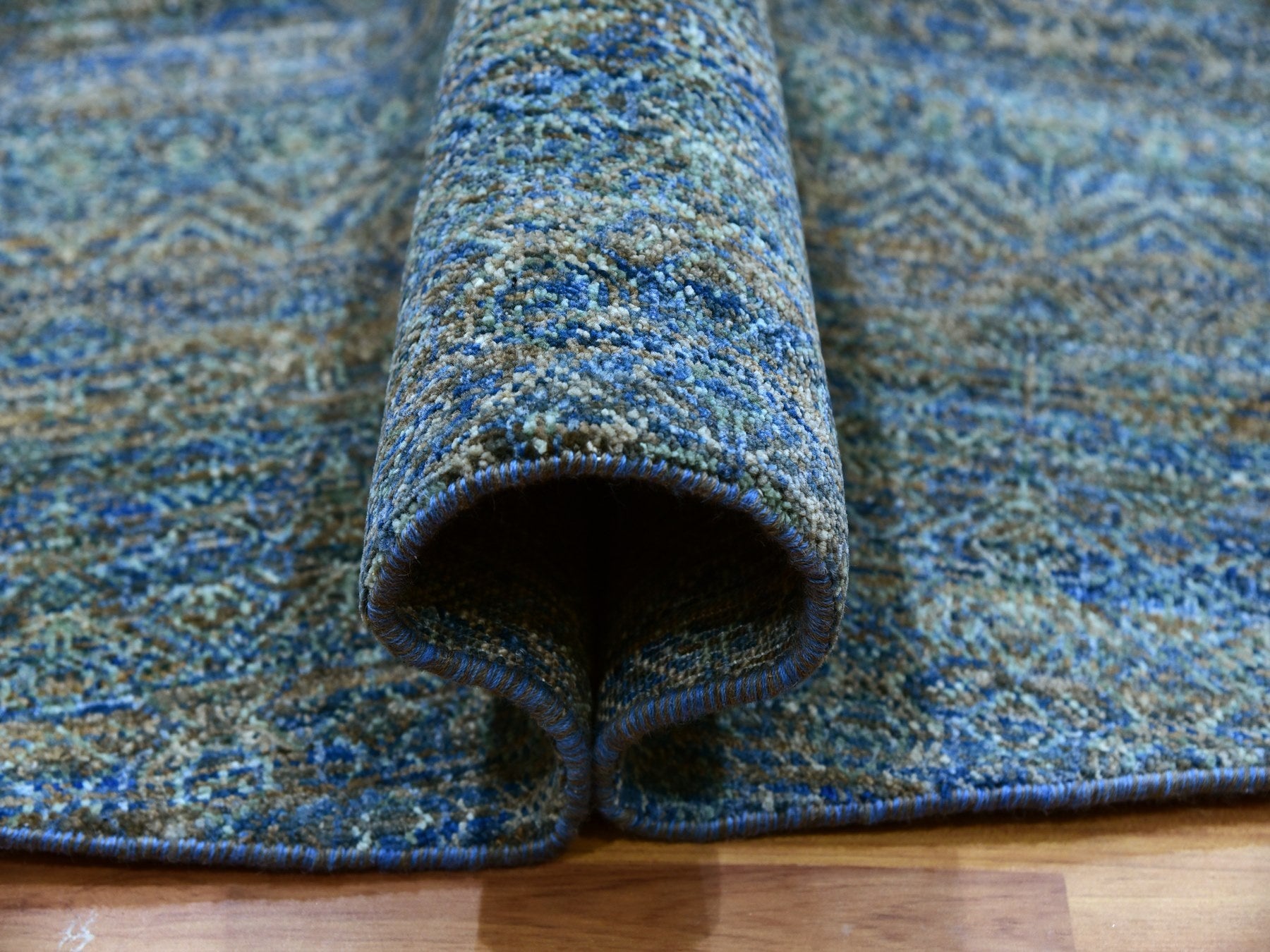 Modern / Contemporary hand-knotted wool rug in Green, 9'11" x 10'0", SKU O079790