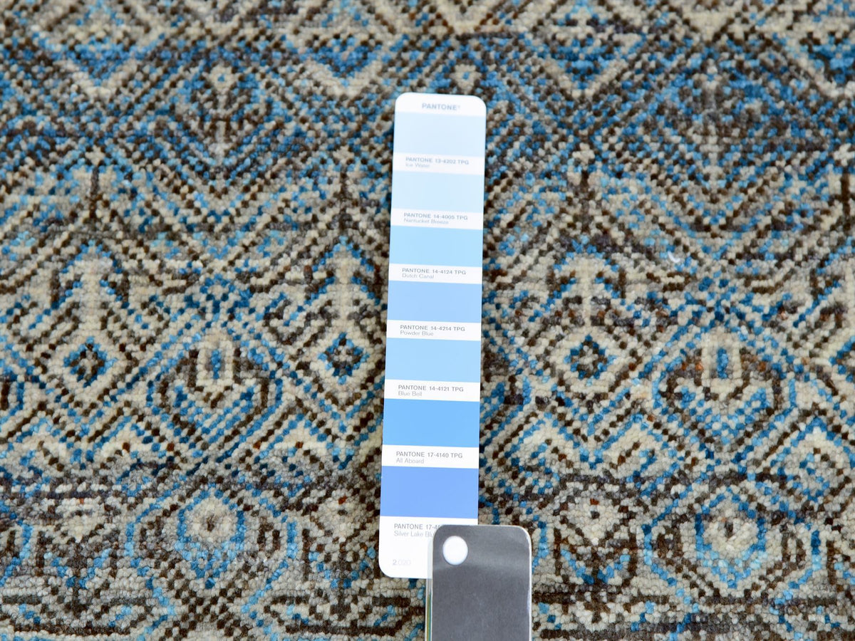 Modern / Contemporary hand-knotted wool rug in Blue, 5'11" x 6'0", SKU O079802