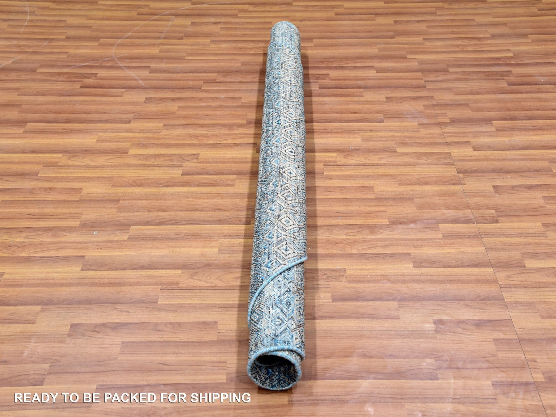 Modern / Contemporary hand-knotted wool rug in Blue, 5'11" x 6'0", SKU O079802