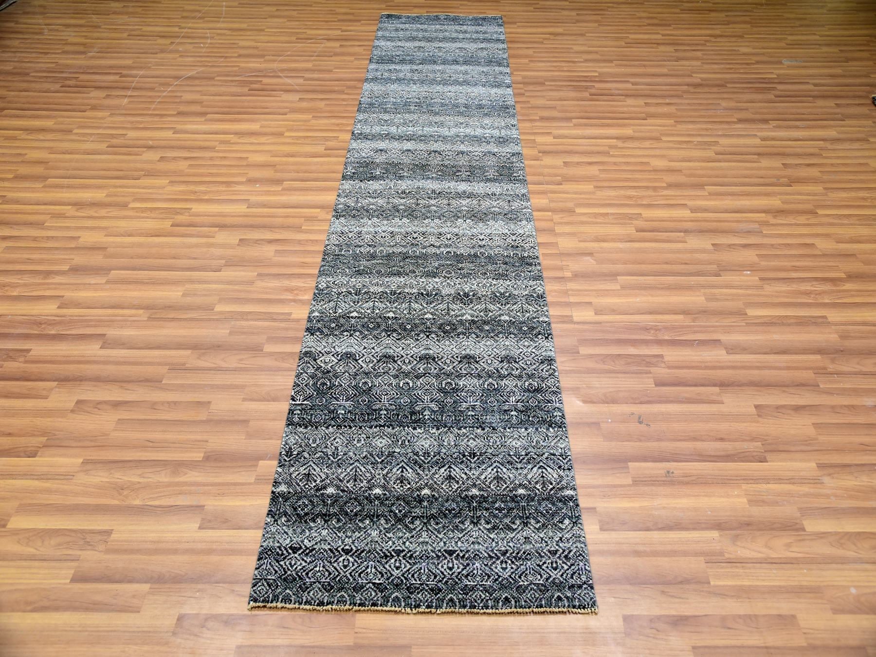 Gray 2'7" x 10'1" Modern / Contemporary Hand knotted Wool Rug - Sku: O079813