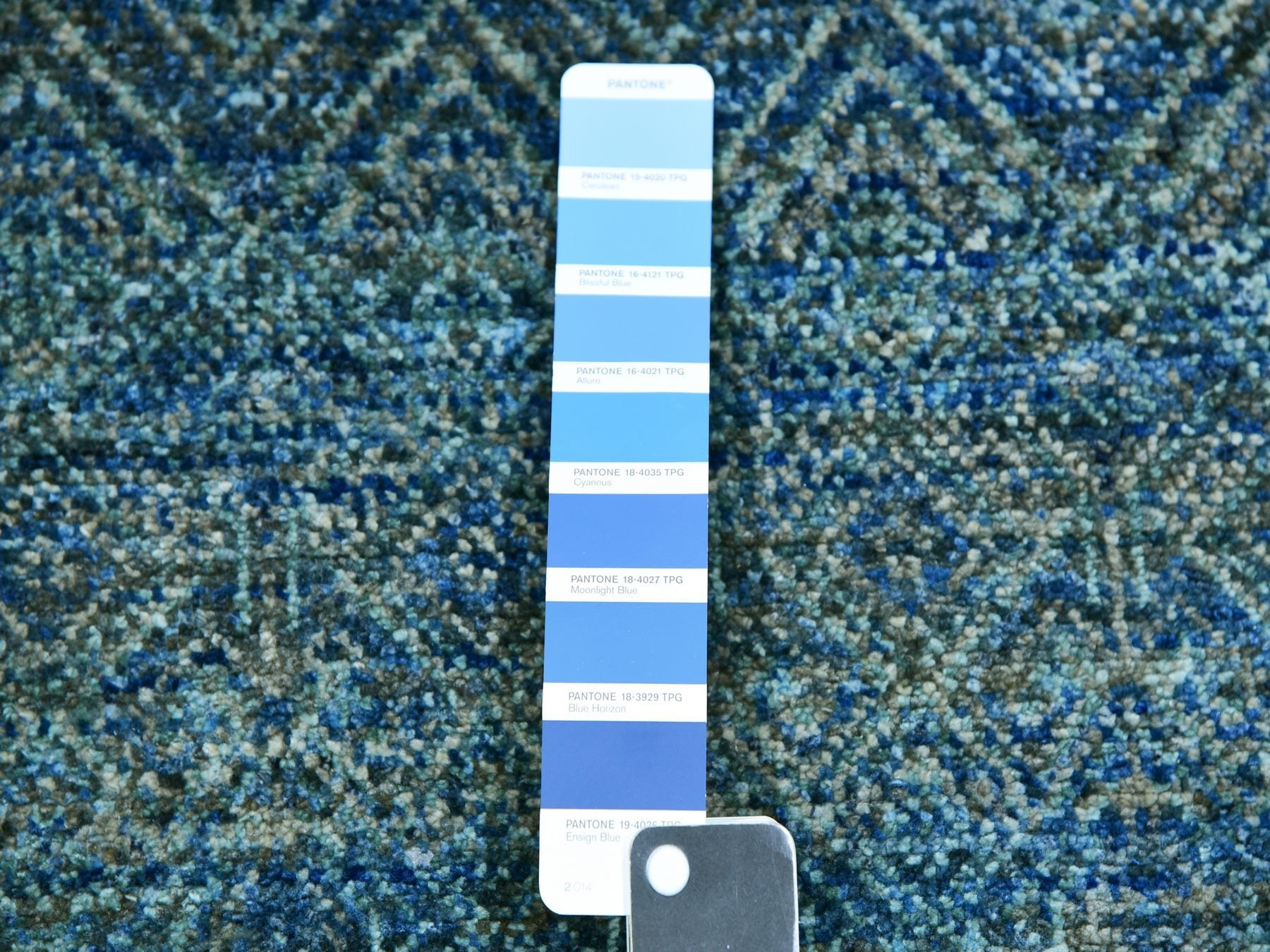 Modern / Contemporary hand-knotted wool runner in Green, 2'6" x 12'0", SKU O079818