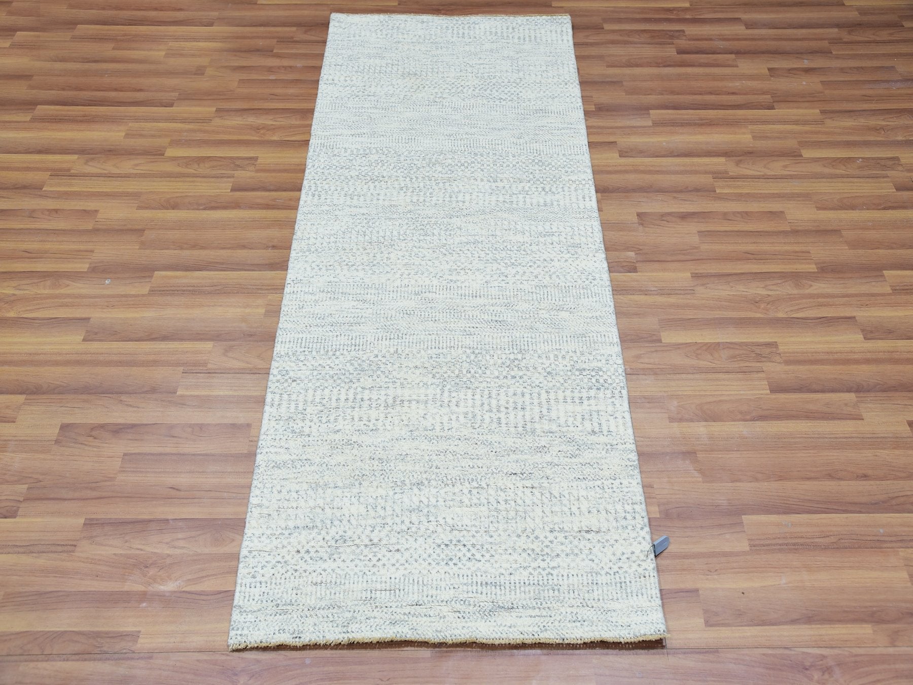 Gray 2'6" x 6'0" Modern / Contemporary Hand knotted Wool Rug - Sku: O079824